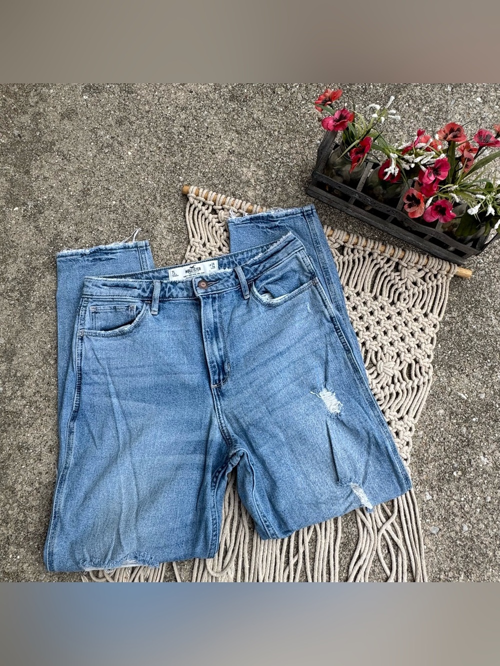 Hollister Distressed Jeans Juniors Size 7 - Curvy High-Rise Mom Jean